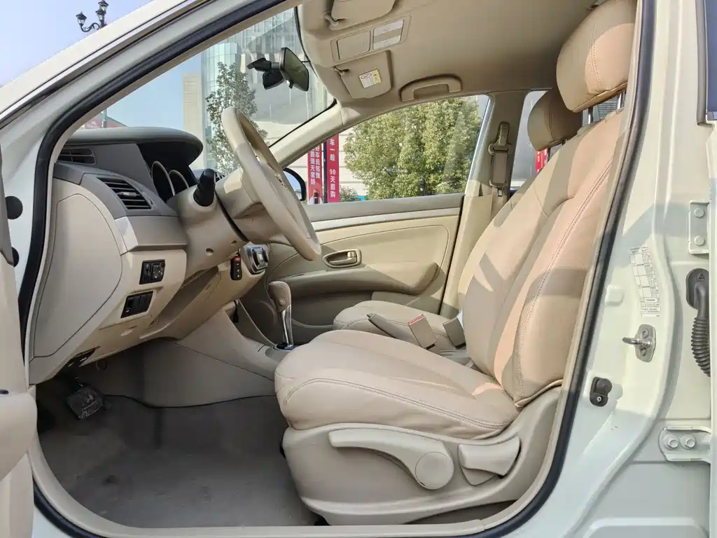 Sylphy Classic 1.6 XE CVT Comfort