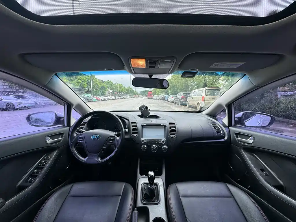 Kia K3 1.6 L Manual GLS