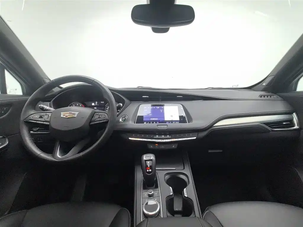 Cadillac XT4 28 T 2 WD Leading
