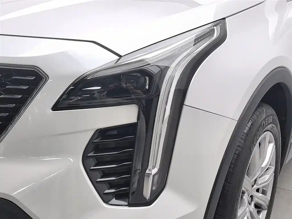 Cadillac XT4 28 T 2 WD Leading