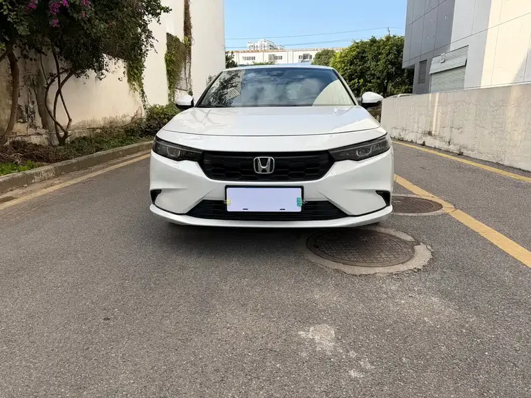 Honda Integra 240 TURBO CVT Phantom Night · Tech