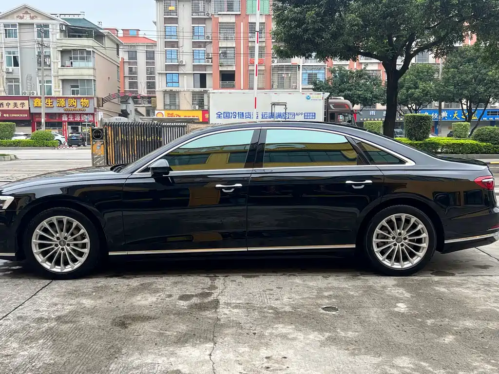 Audi A8 A8 L 55 TFSI quattro Launch Premium