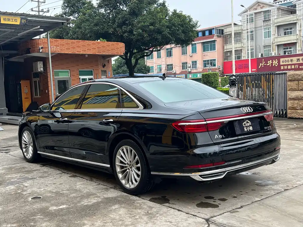 Audi A8 A8 L 55 TFSI quattro Launch Premium