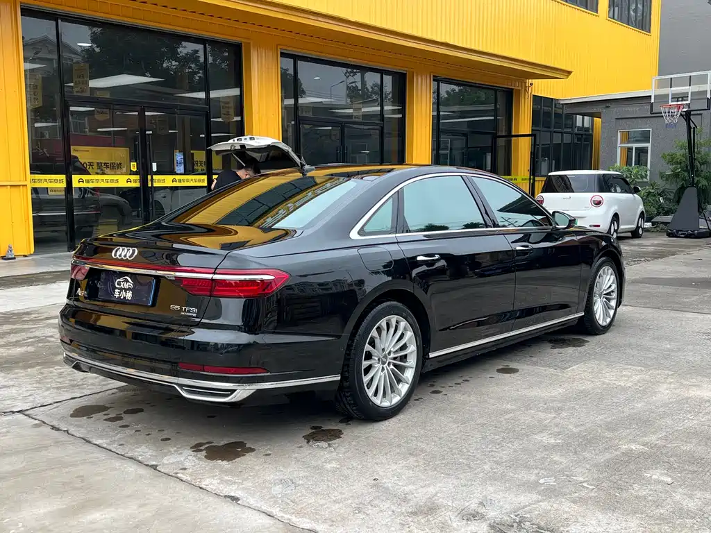 Audi A8 A8 L 55 TFSI quattro Launch Premium