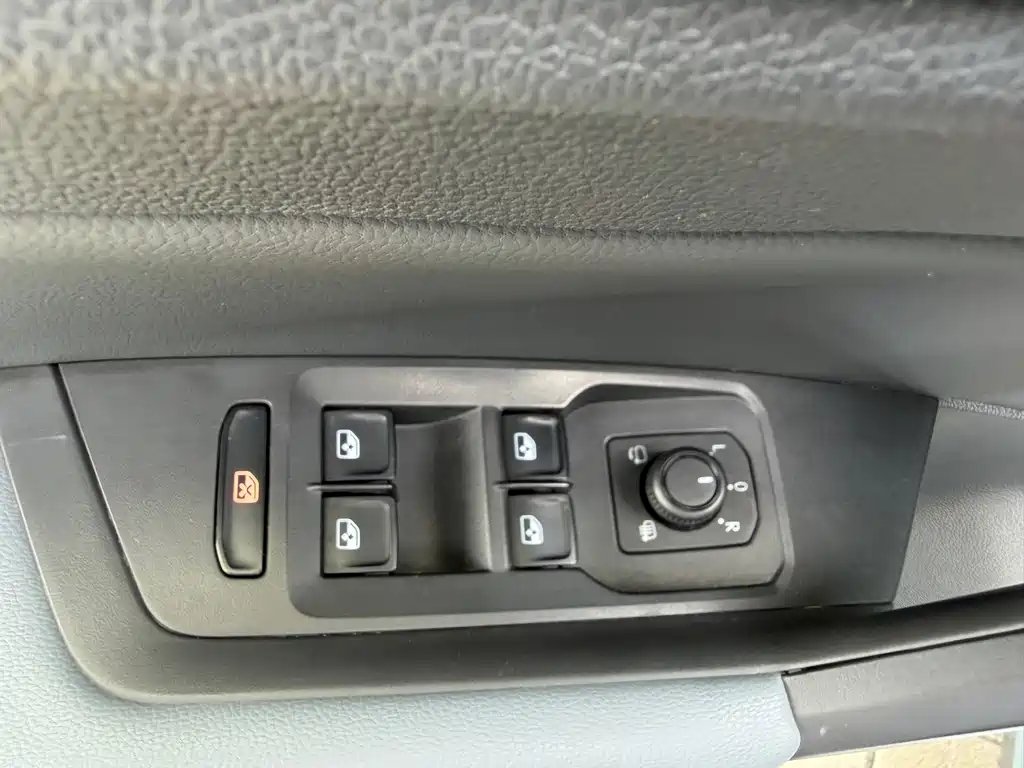 Lavida 1.5 L Auto Manyi