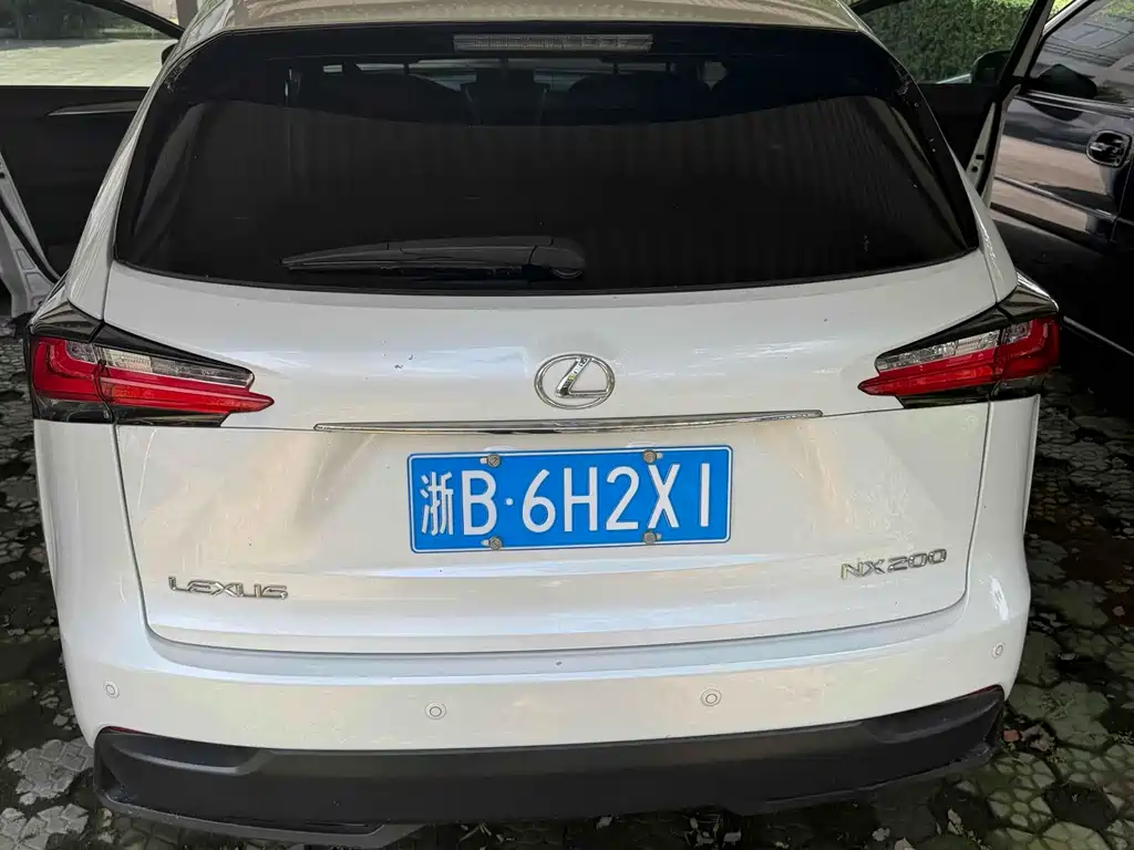 Lexus NX 200 FWD Sharp Travel