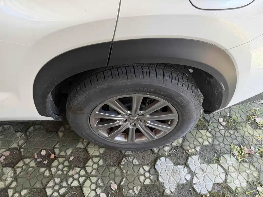 Lexus NX 200 FWD Sharp Travel