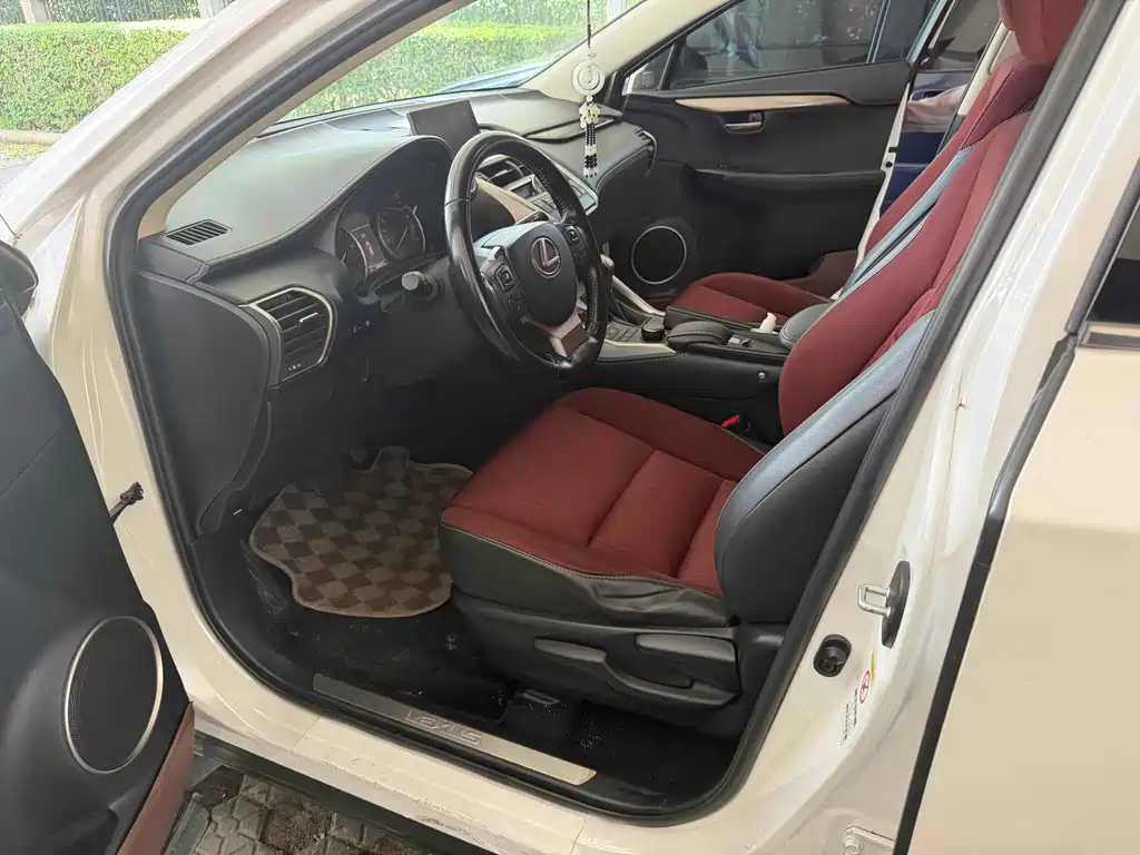 Lexus NX 200 FWD Sharp Travel