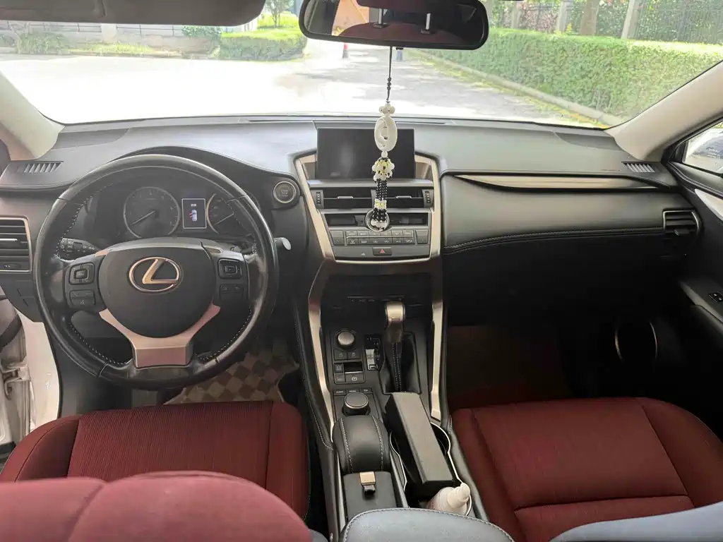 Lexus NX 200 FWD Sharp Travel