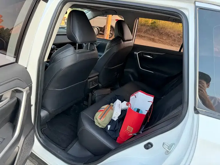 Toyota Wildlander 2.0 L CVT 4 WD Luxury PLUS