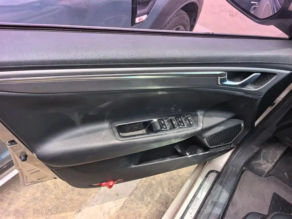 Emgrand GL 1.4 T DCT Elite Connected