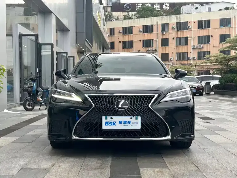 Lexus LS 500 h Luxury