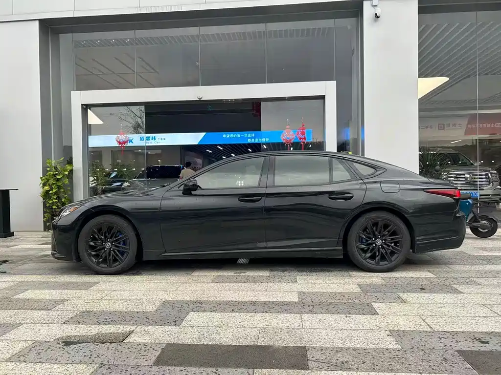 Lexus LS 500 h Luxury