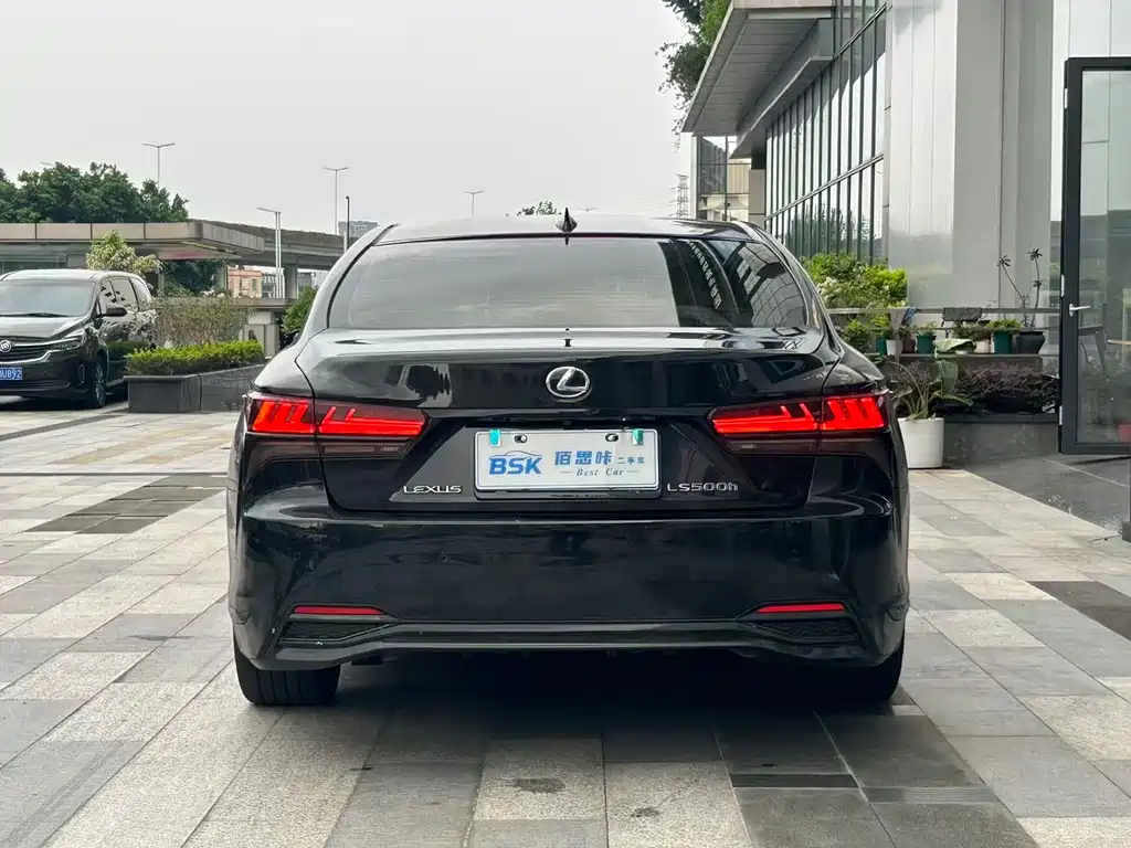 Lexus LS 500 h Luxury