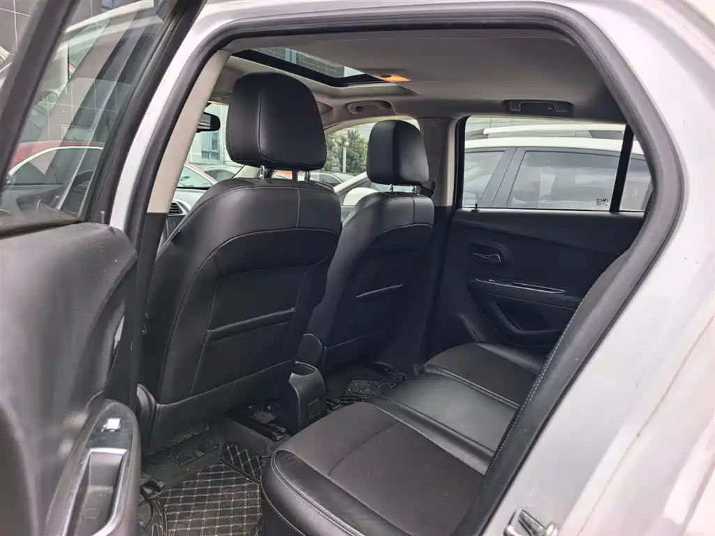 Tracker 1.4 T Auto 2 WD Luxury