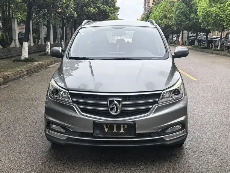 Baojun 730 1.5 L Manual Fashion 7-seat CN-VI