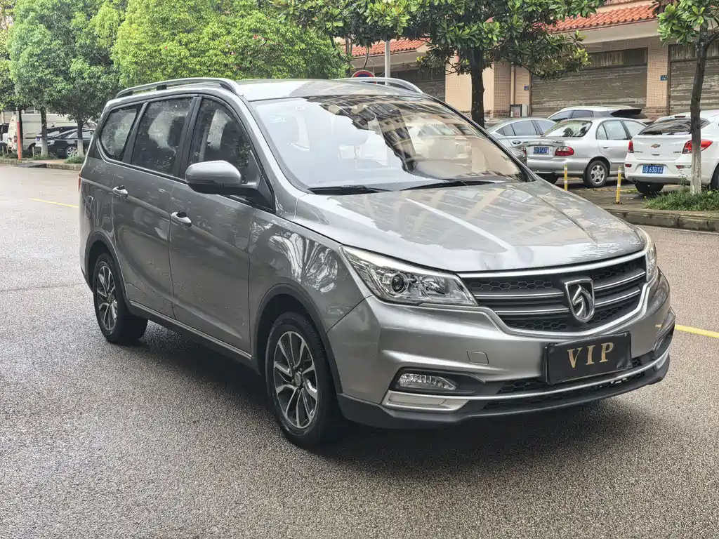 Baojun 730 1.5 L Manual Fashion 7-seat CN-VI