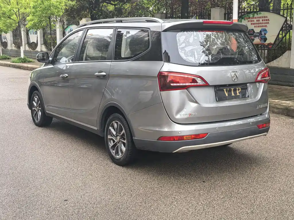 Baojun 730 1.5 L Manual Fashion 7-seat CN-VI