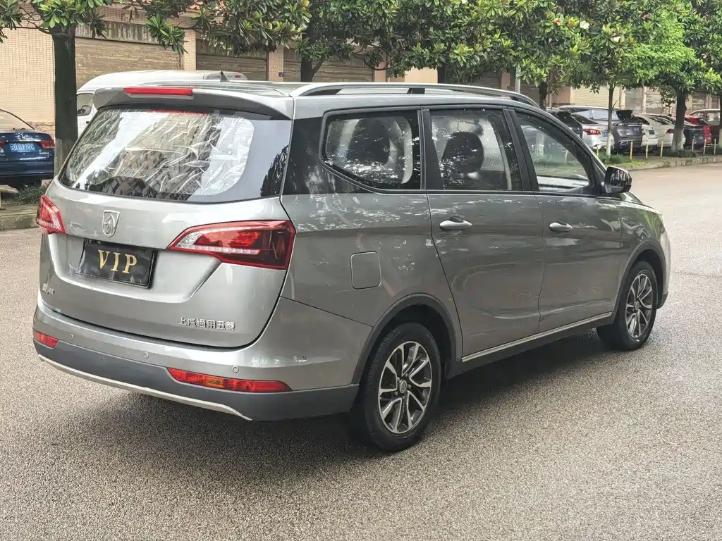 Baojun 730 1.5 L Manual Fashion 7-seat CN-VI