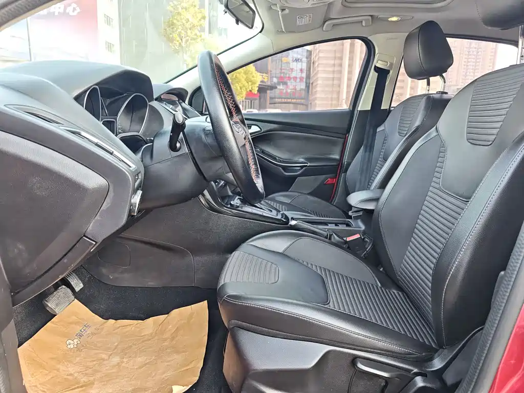 Focus Hatchback EcoBoost 180 Auto Elite