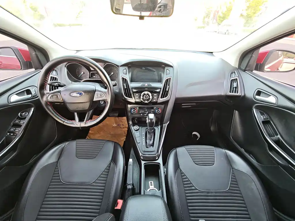 Focus Hatchback EcoBoost 180 Auto Elite