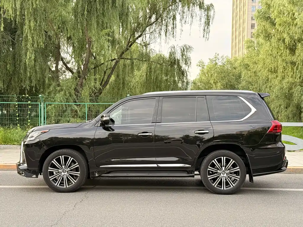 Lexus LX 570 Peak Special Limited