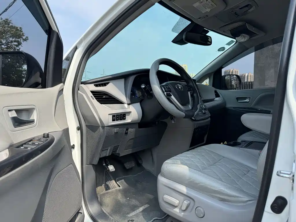 SIENNA 3.5 L 2 WD L