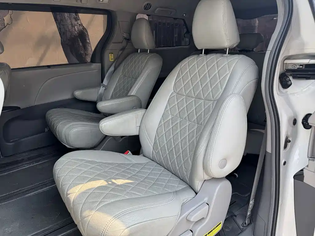 SIENNA 3.5 L 2 WD L