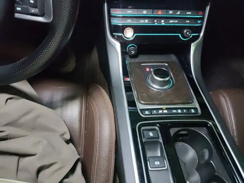 Jaguar XFL XFL 2.0 T 250 PS Luxury