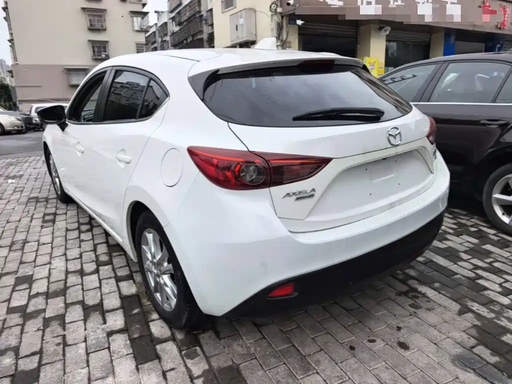 Mazda 3 Axela Hatchback 1.5 L Auto Luxury