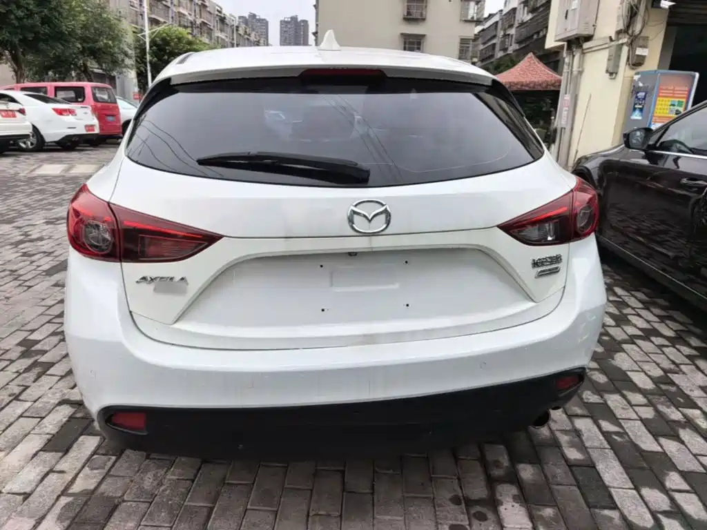 Mazda 3 Axela Hatchback 1.5 L Auto Luxury