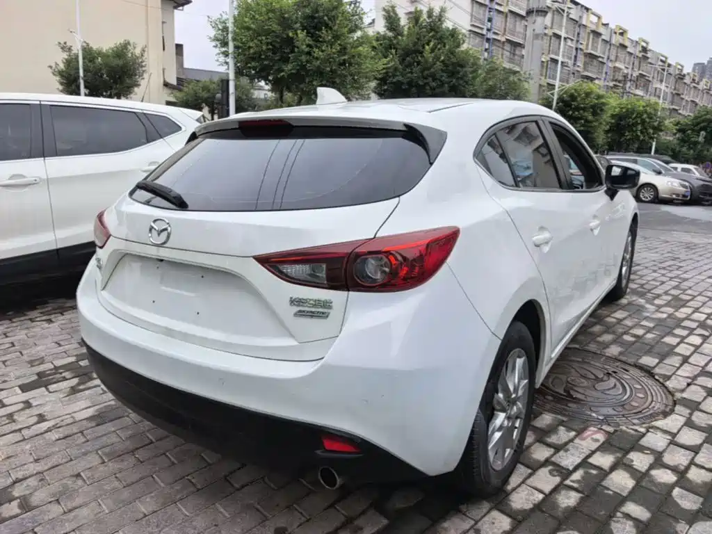 Mazda 3 Axela Hatchback 1.5 L Auto Luxury