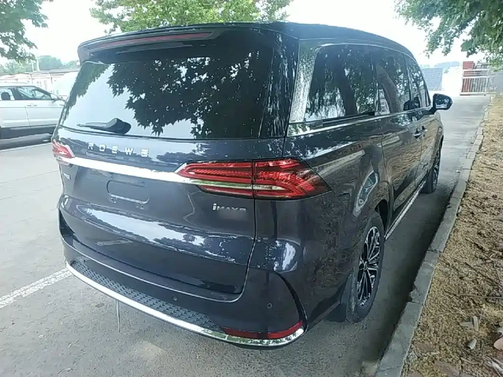 Roewe iMAX8 400 TGI Supreme Series Honored