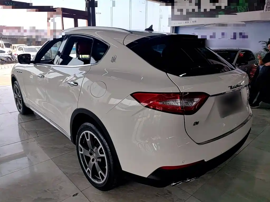 Levante 3.0 T Standard