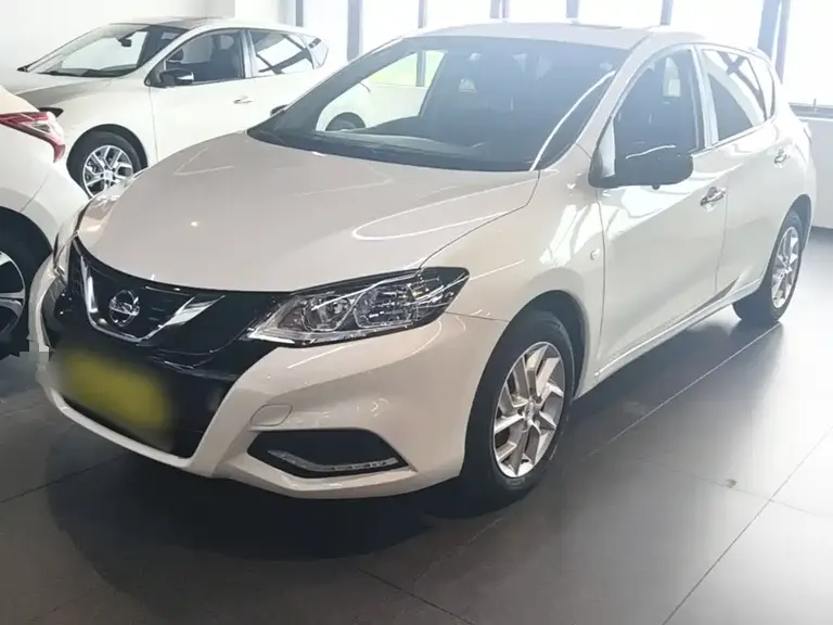 Nissan Tiida 1.6 L CVT Cool Motion