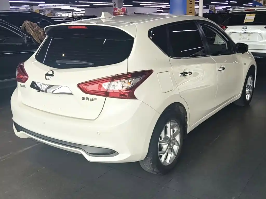 Tiida 1.6 L CVT Cool Motion