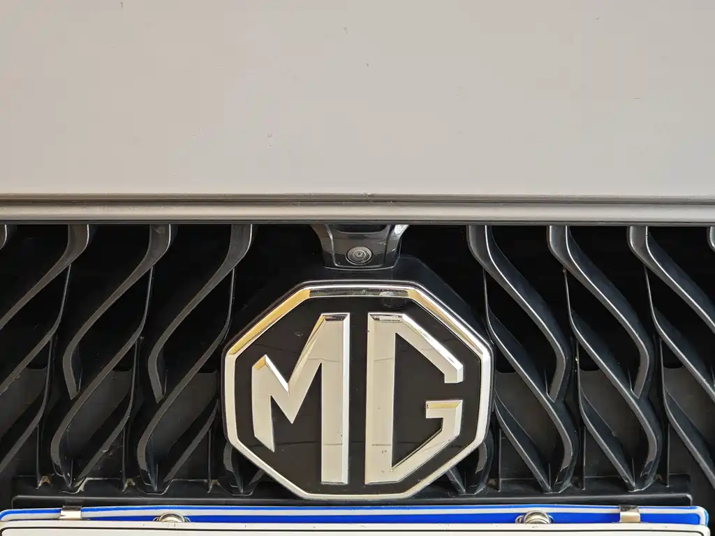 MG5 Facelift 300 TGI DCT Youth Luxury Flagship