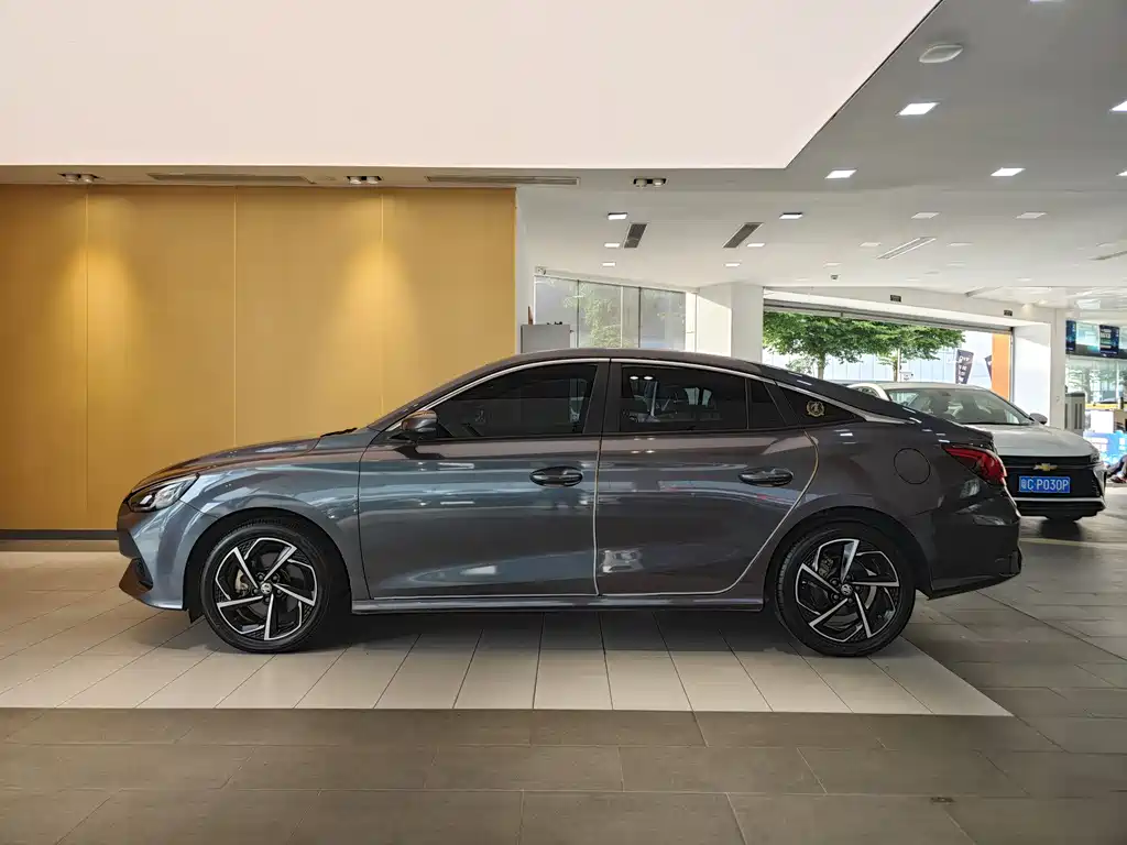 MG5 Facelift 300 TGI DCT Youth Luxury Flagship