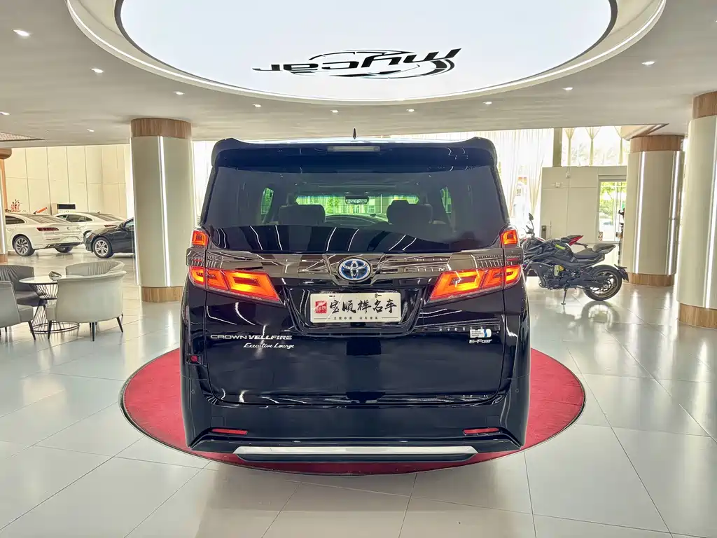 Vellfire Crown Dual Engine 2.5 L HV Supreme