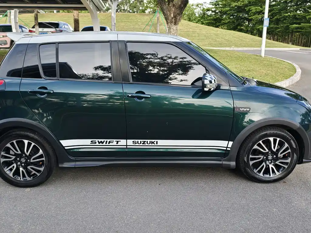 Swift 1.5 L Auto Fashion Cool Play