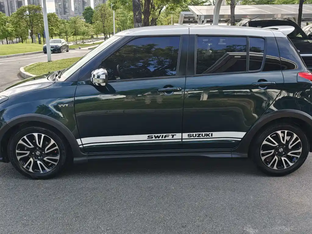 Swift 1.5 L Auto Fashion Cool Play