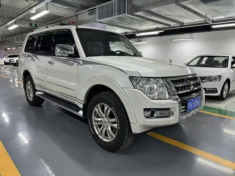 Mitsubishi Pajero (Import) 3.8 L Middle East