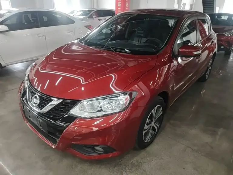 Nissan Tiida 1.6 L CVT Smart Travel