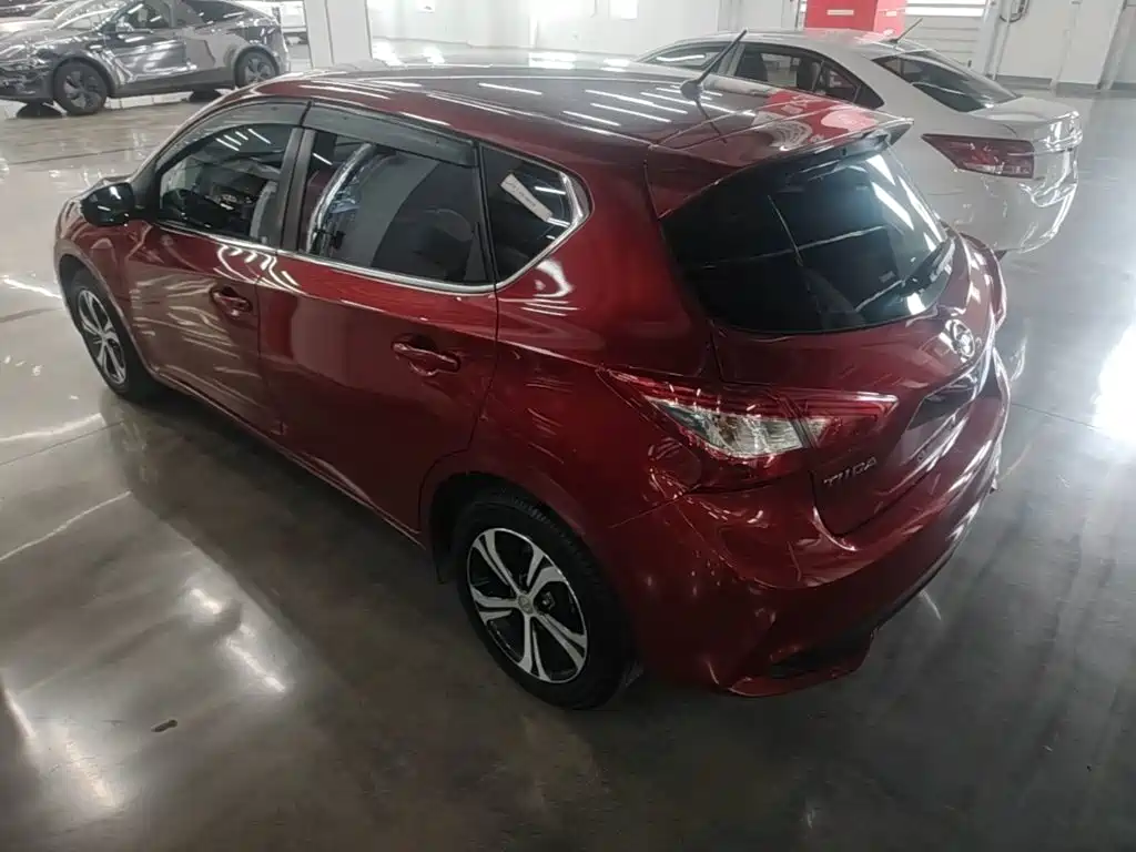 Tiida 1.6 L CVT Smart Travel