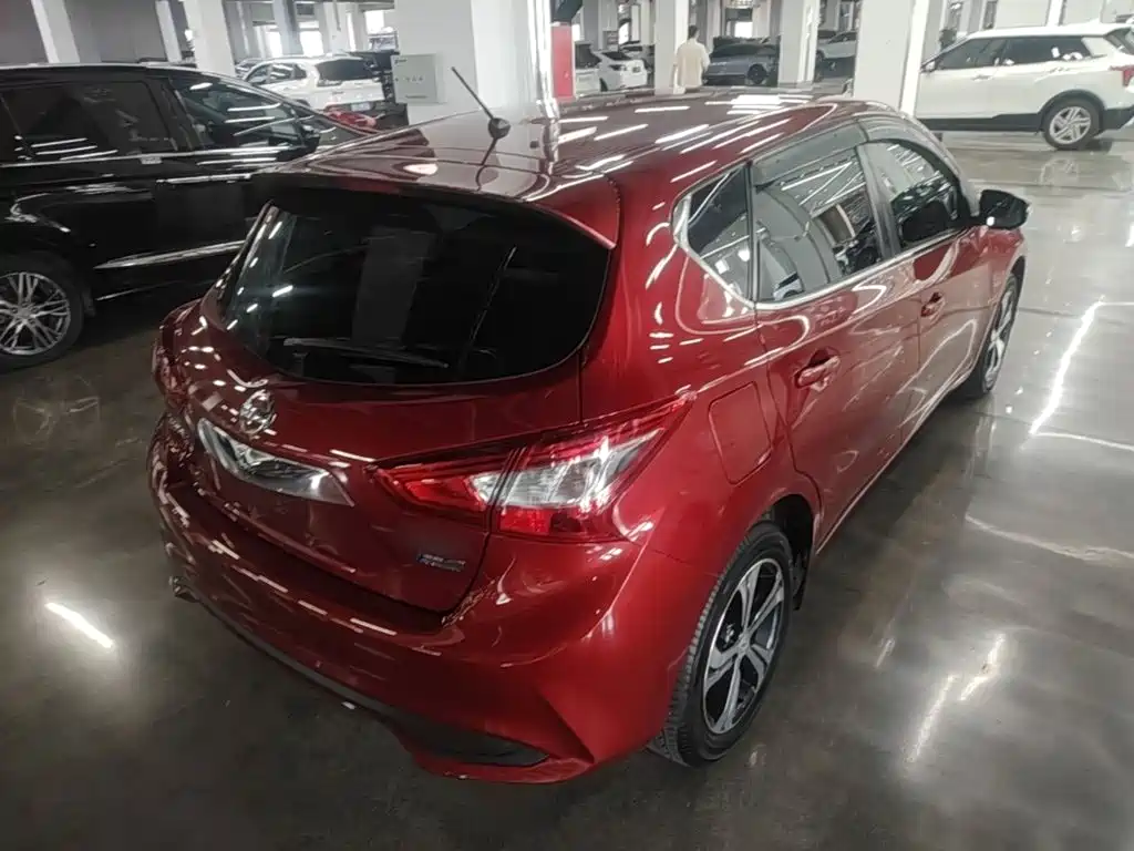 Tiida 1.6 L CVT Smart Travel