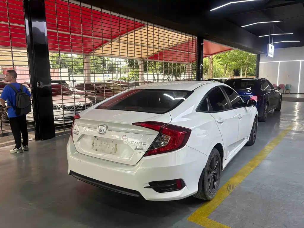 Civic 180 TURBO CVT Style Motion CN-V