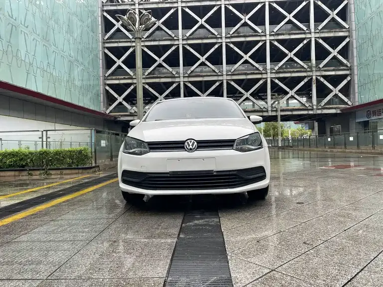 Volkswagen Polo 1.5 L Auto Safe Drive