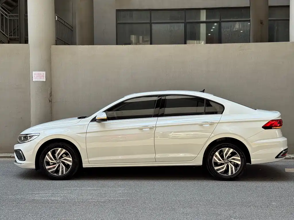 Bora 200 TSI DSG Smart Travel