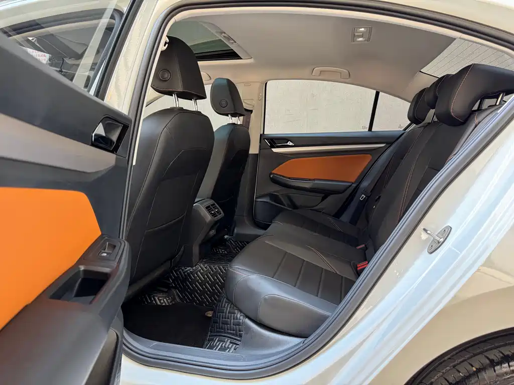 Bora 200 TSI DSG Smart Travel
