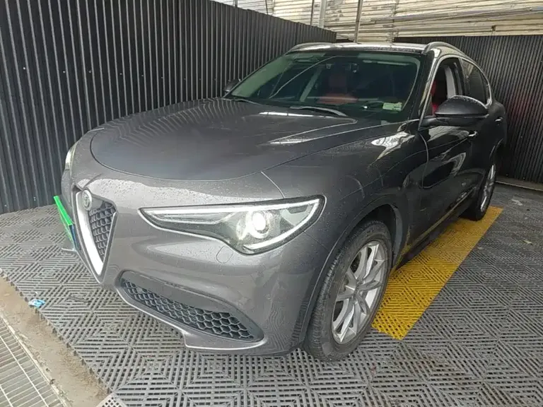 Alfa Romeo Stelvio 2.0 T 200 HP Luxury